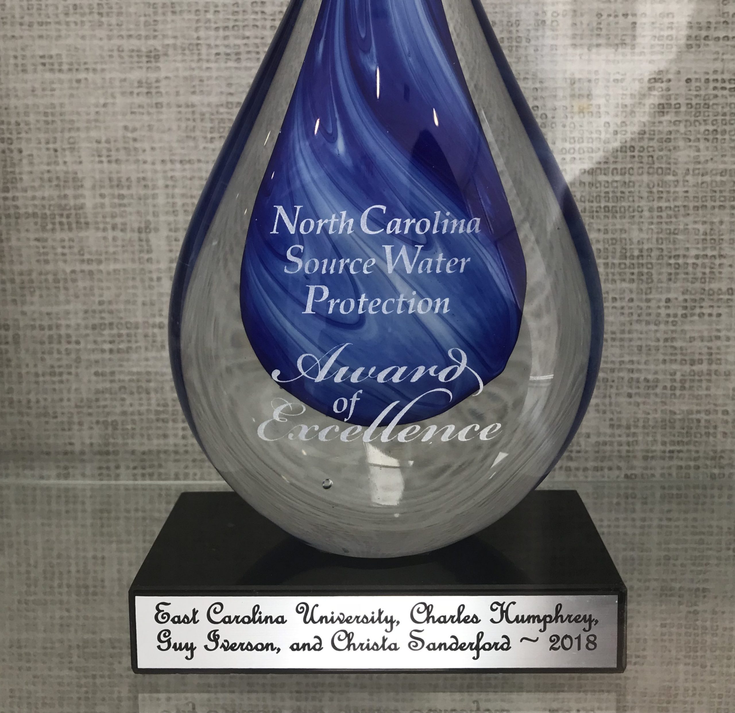 You are currently viewing Dr. Humphrey and Graduate Students Receive NC WRRI Award